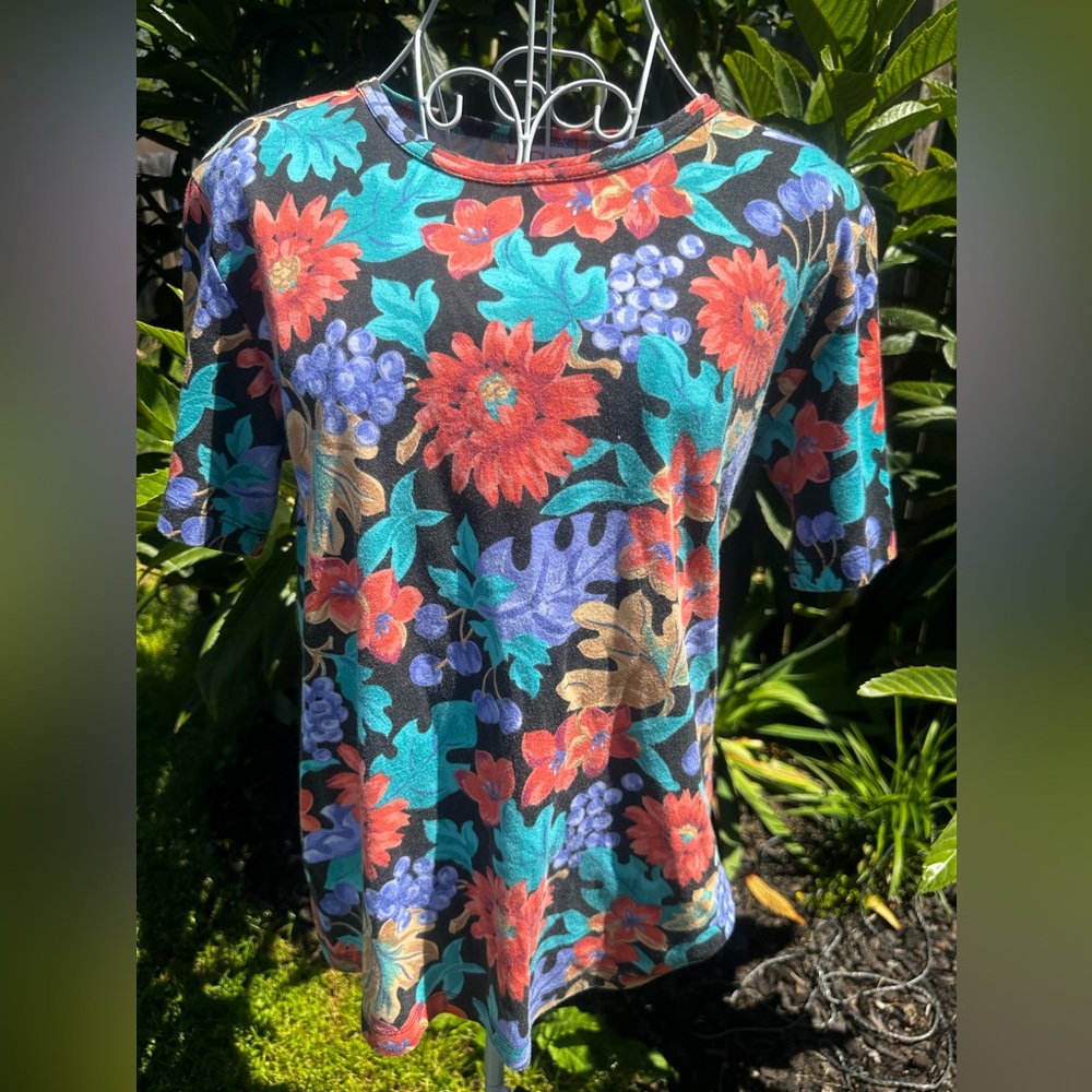 VINTAGE Jaclyn Sport Floral Shoulder Pad Tee